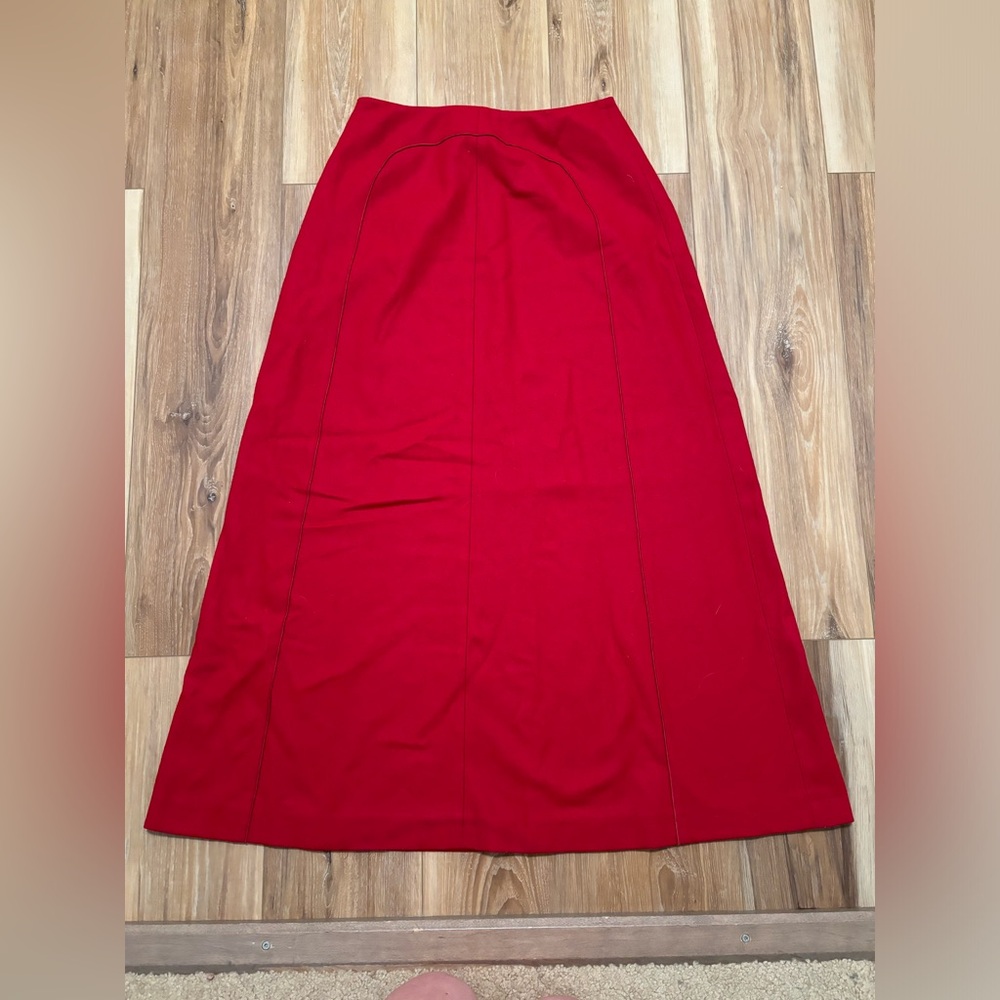 Beautiful vintage red wool skirt by Harve Benard size 6